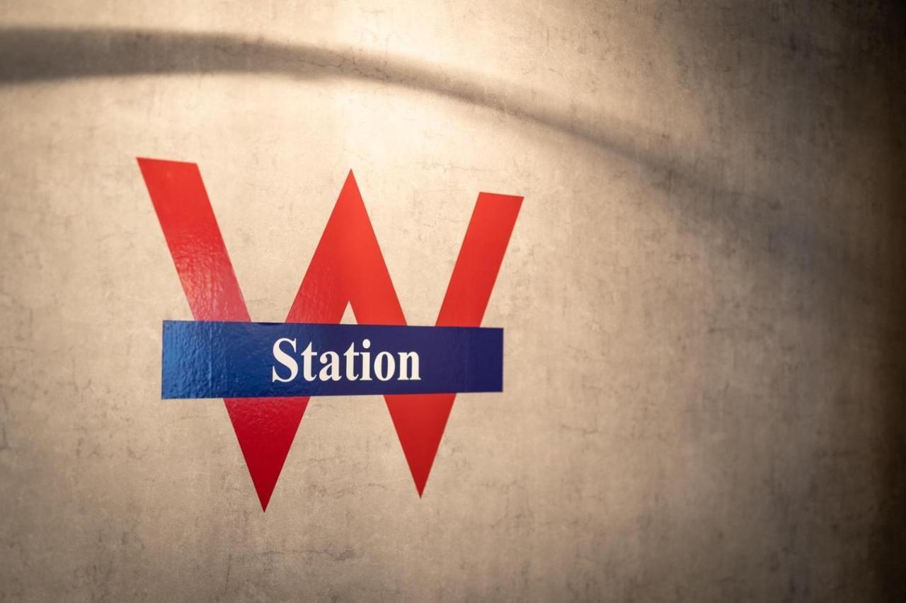 W Station Albergue